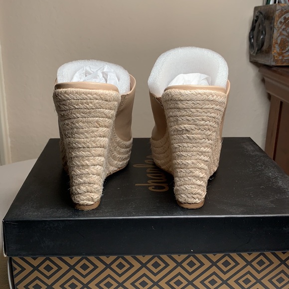 EUC Charles David Andes Tan Wedge Sandals - Picture 9 of 10